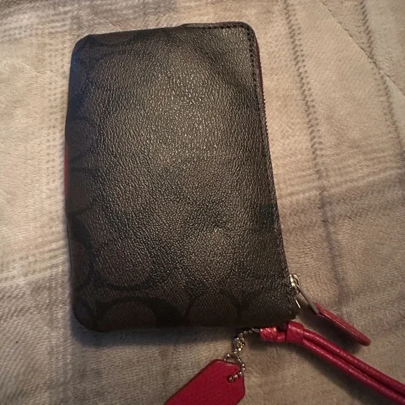 Coach sunglasses with case and wristlet. Never used - Picture 8 of 8